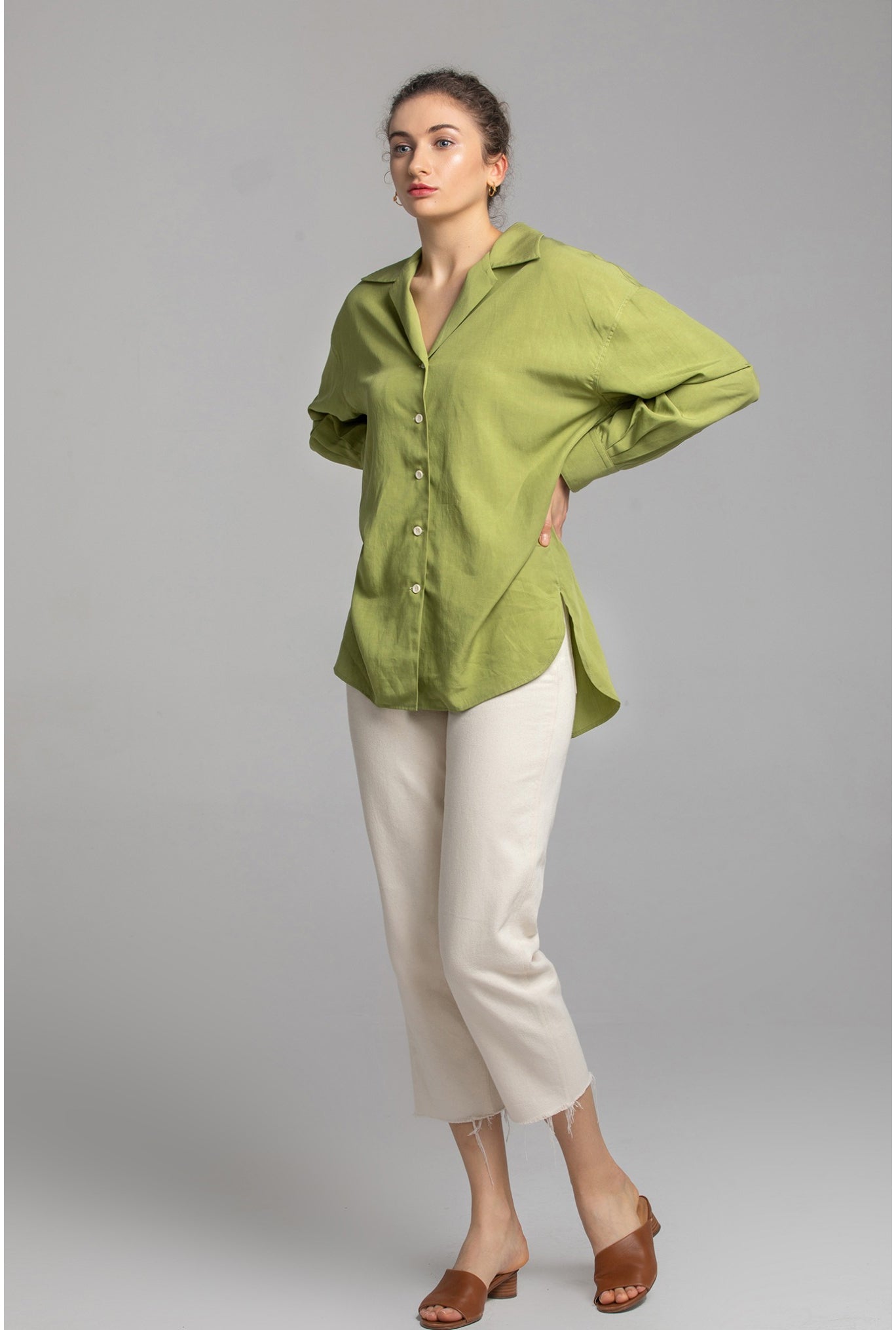 オーバーサイズ テンセルシャツ|Vネック ドロップショルダー