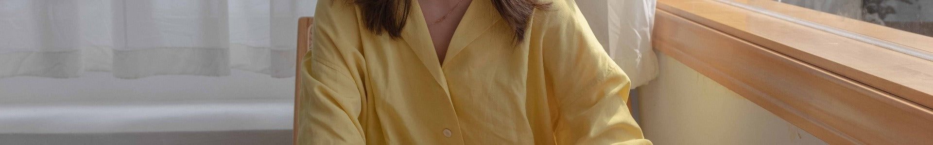 今っぽい大人のきれいめシャツコーデをイメージしたCatMozブログ記事のギャラリー風バナー画像