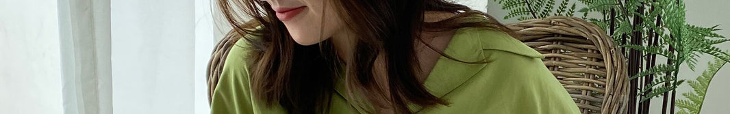 春夏のカラーシャツでおうちでも外でもリゾート気分を楽しめる大人女子向けコーデと1週間着回し術を紹介する