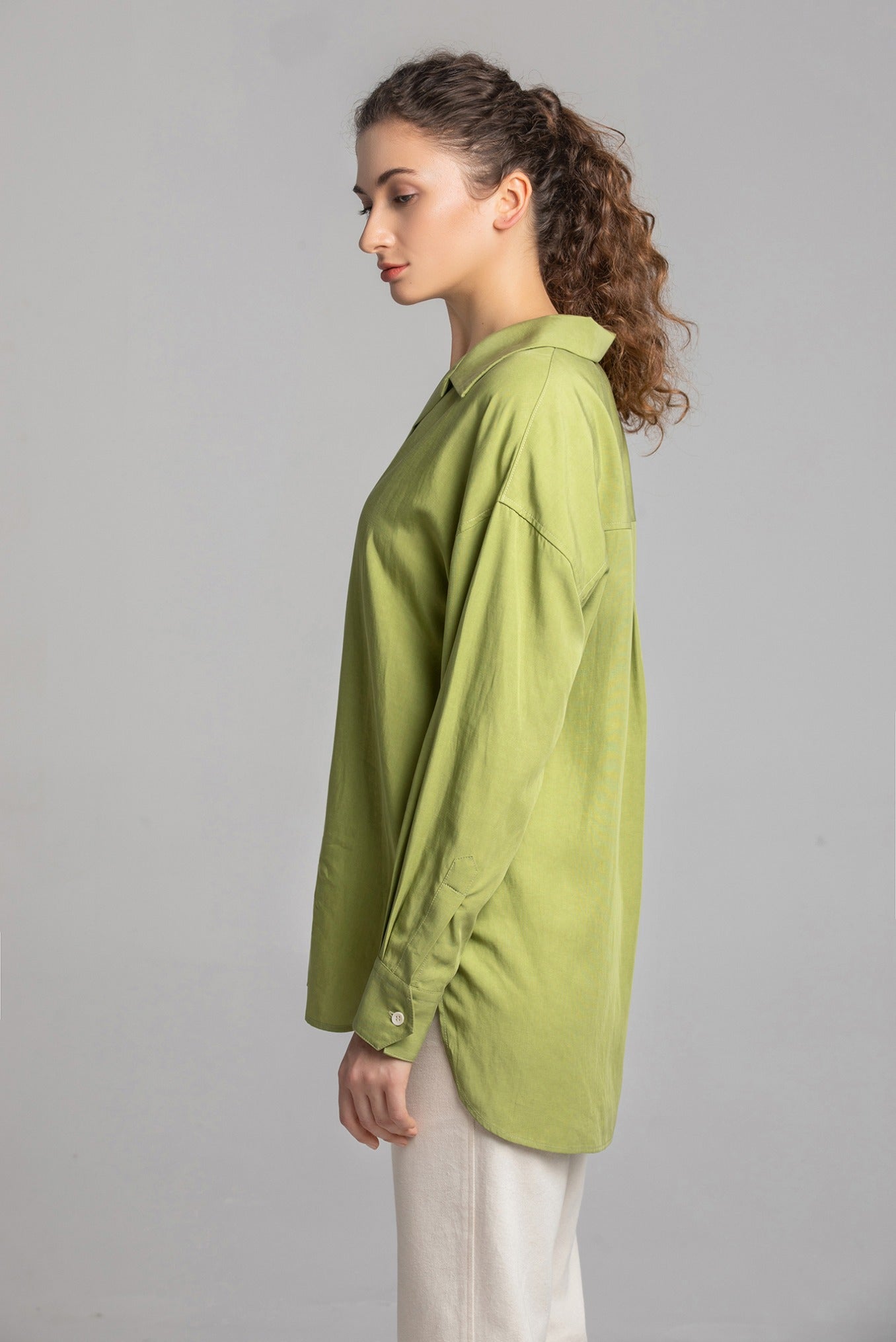 オーバーサイズ テンセルシャツ｜Vネック ドロップショルダー