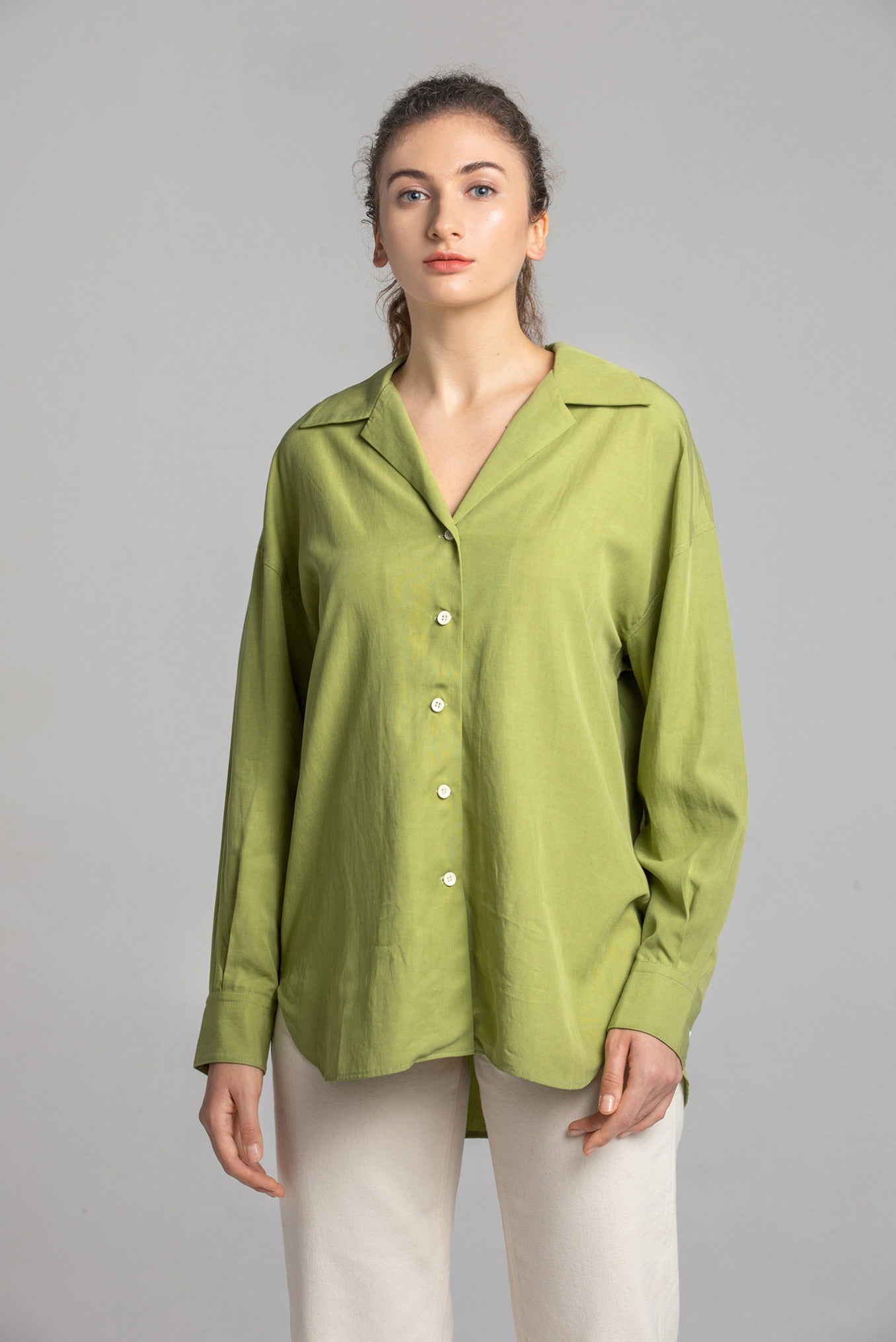 オーバーサイズ テンセルシャツ｜Vネック ドロップショルダー