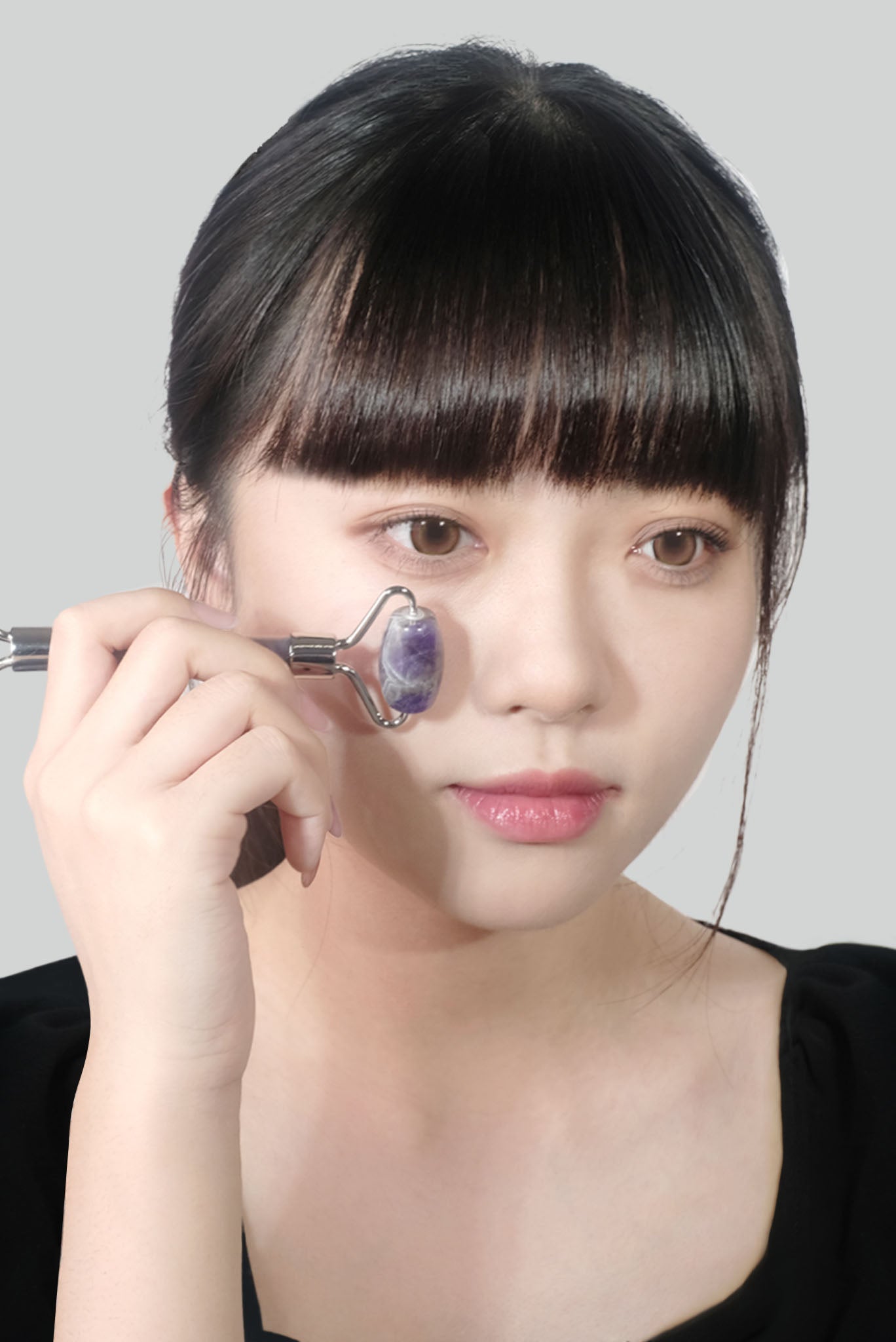 フェイスシャル ローラー パープルクォーツの大きいアメジストローラー部分をクローズアップした画像。