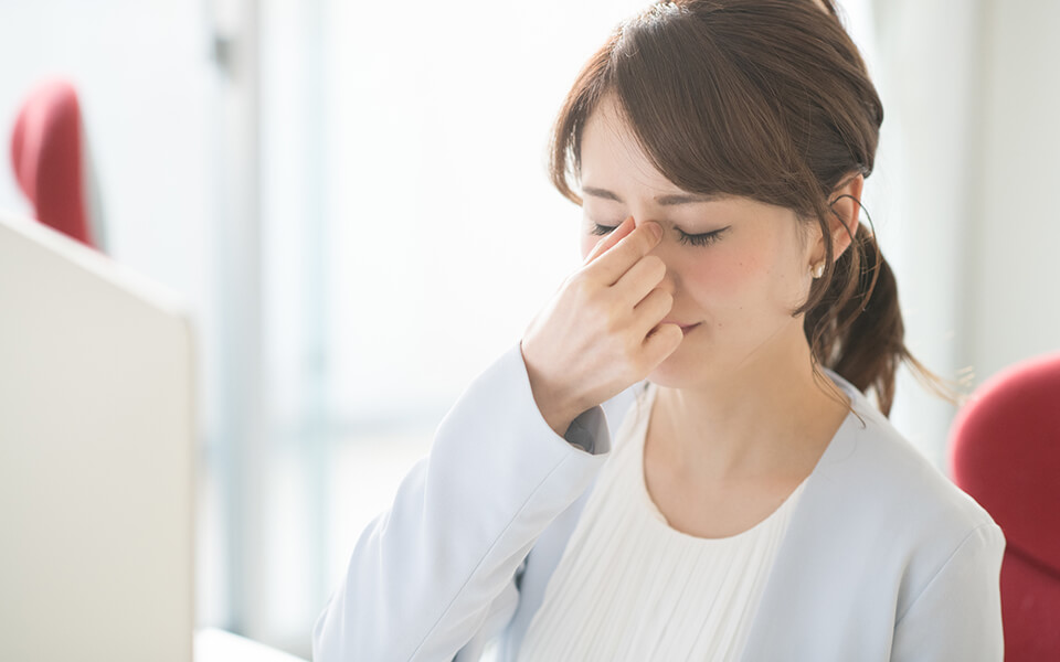 まずは目の疲れの主な症状を以下にまとめてみました。思い当たる症状がないかチェックしてみましょう。